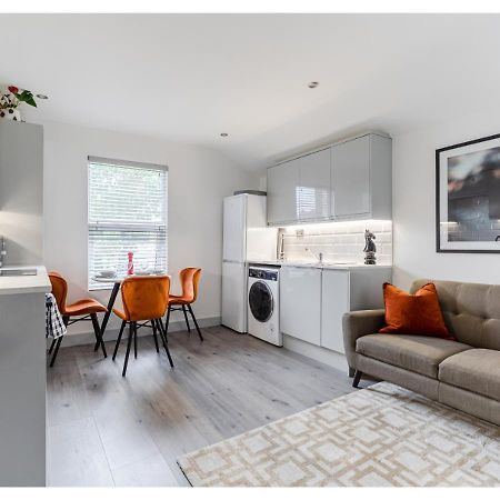 Cozy And Stylish 2 Bedroom Flat In Greater 런던 외부 사진