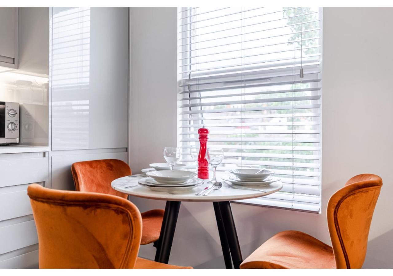 Cozy And Stylish 2 Bedroom Flat In Greater 런던 외부 사진